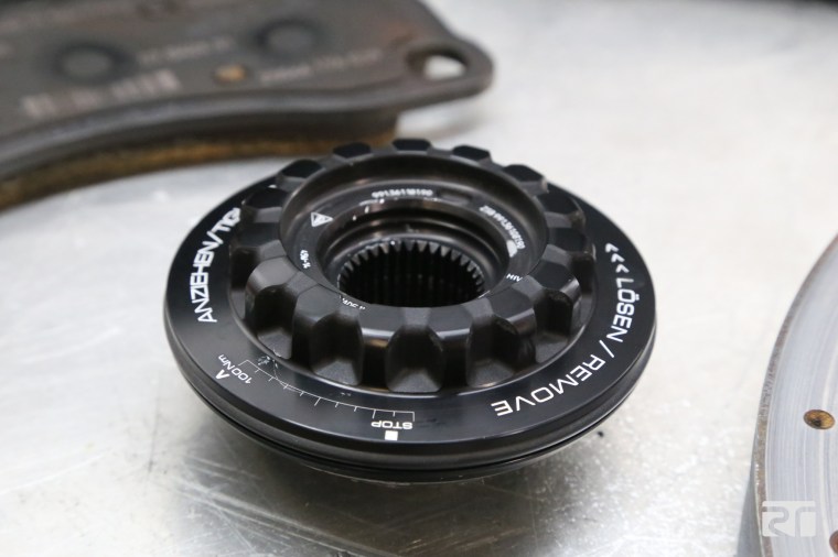 Porsche centerlock unit