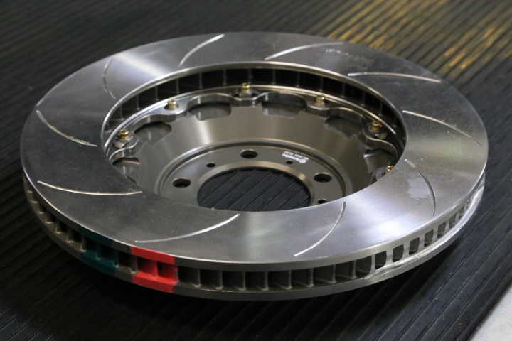 Brembo Type V 2-piece disc assemblies with rotor temperature paint